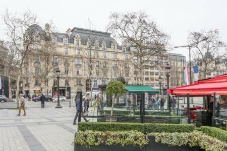 *** Champs Elysees Studio Apartment Париж Екстериор снимка