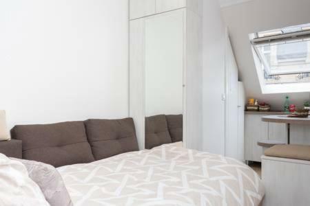 *** Champs Elysees Studio Apartment Париж Екстериор снимка